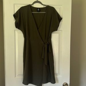 Small stylish wrap dress Forrest green